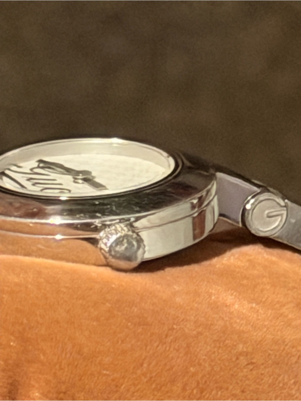 GUCCI YA105528 105 Series Swiss Quartz Bangle Watch Complete Set Box Papers - Picture 13 of 13